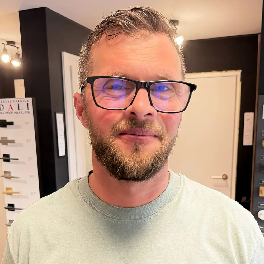 Florin Toceanu, portret în showroomul Ferusa